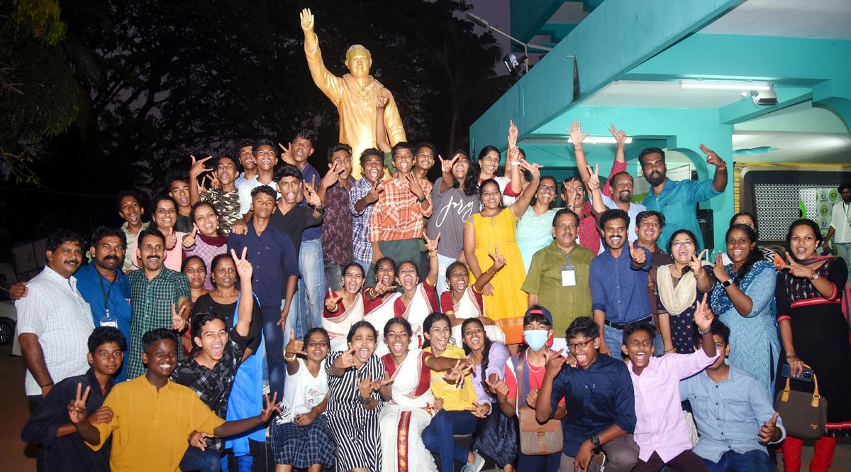 Irinjalakuda sub-district wins Kalolsavam trophy
