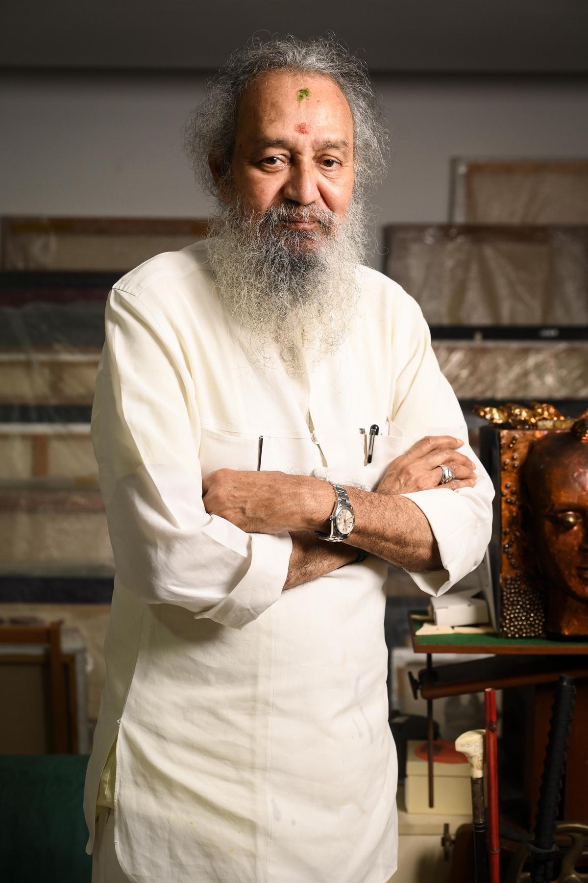 द हिंदू से बातचीत में थोट्टा थरानी ने अपनी कला और पेंटिंग के पीछे की प्रेरणा के बारे में बात की। द हिंदू से बातचीत में थोट्टा थरानी ने अपनी कला और पेंटिंग के पीछे की प्रेरणा के बारे में बात की।