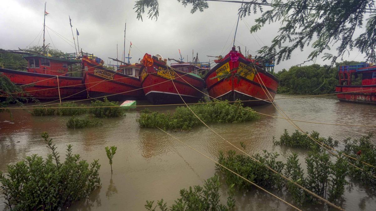 Lakhs in Odisha, West Bengal brace for cyclonic storm Dana landfall