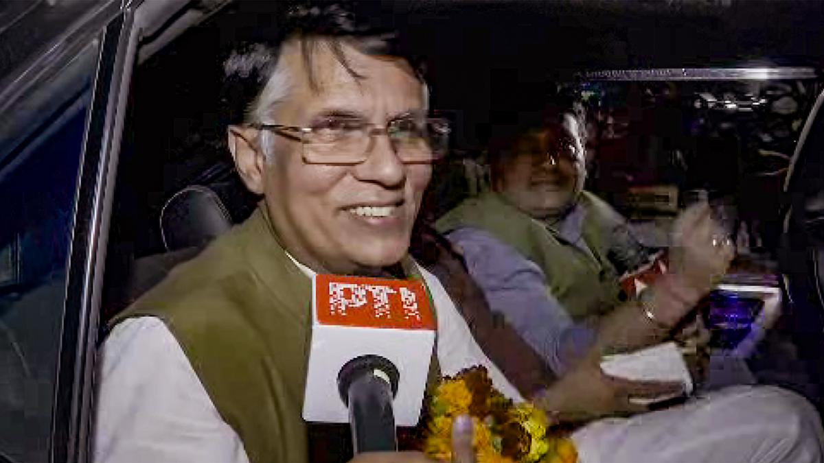 Pawan Khera arrest | Congress leaders should not consider themselves above law, says BJP