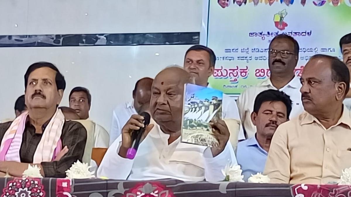 Deve Gowda appeals to JD(S) workers to publicise achievements of Prajwal Revanna as MP