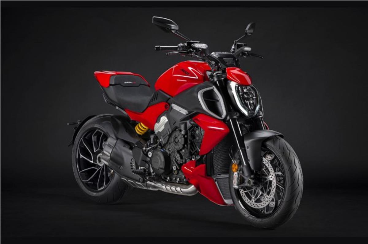 Ducati reveals Diavel with a V4 engine
