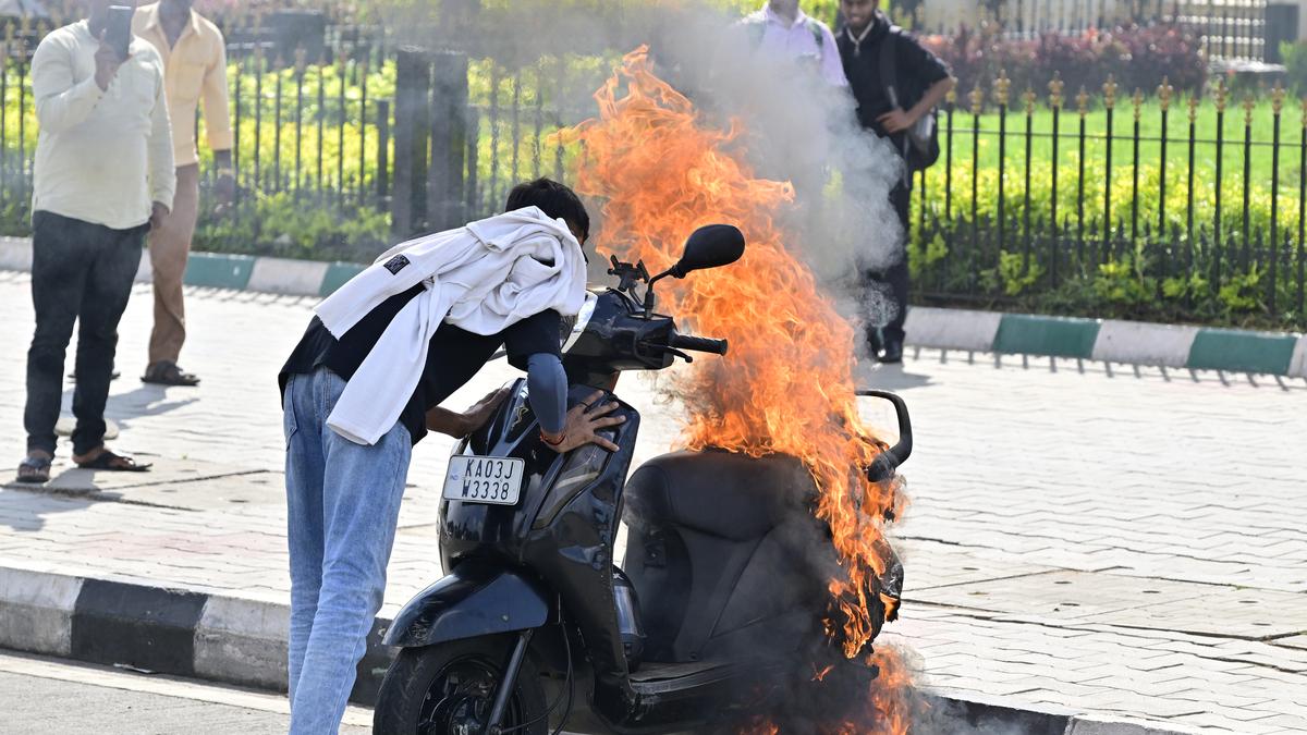 Man held for setting fire to his bike in front of Vidhana Soudha Man held for setting fire to his bike in front of Vidhana Soudha
