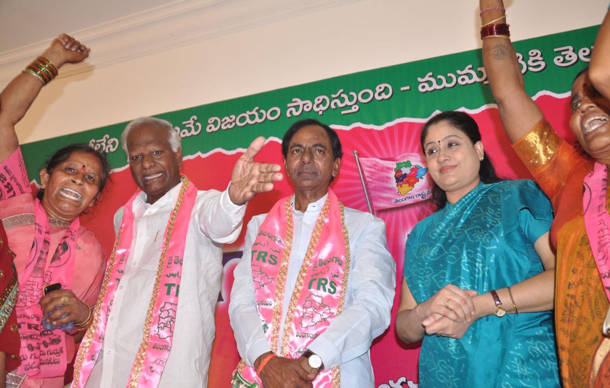 Kadiyam Srihari (second from left) when he joined Telangana Rashtra Samithi (TRS, now BRS) in the presence of the party president K. Chandrashekar Rao in Hyderabad, in the erstwhile united Andhra Pradesh on May 15, 2013. File