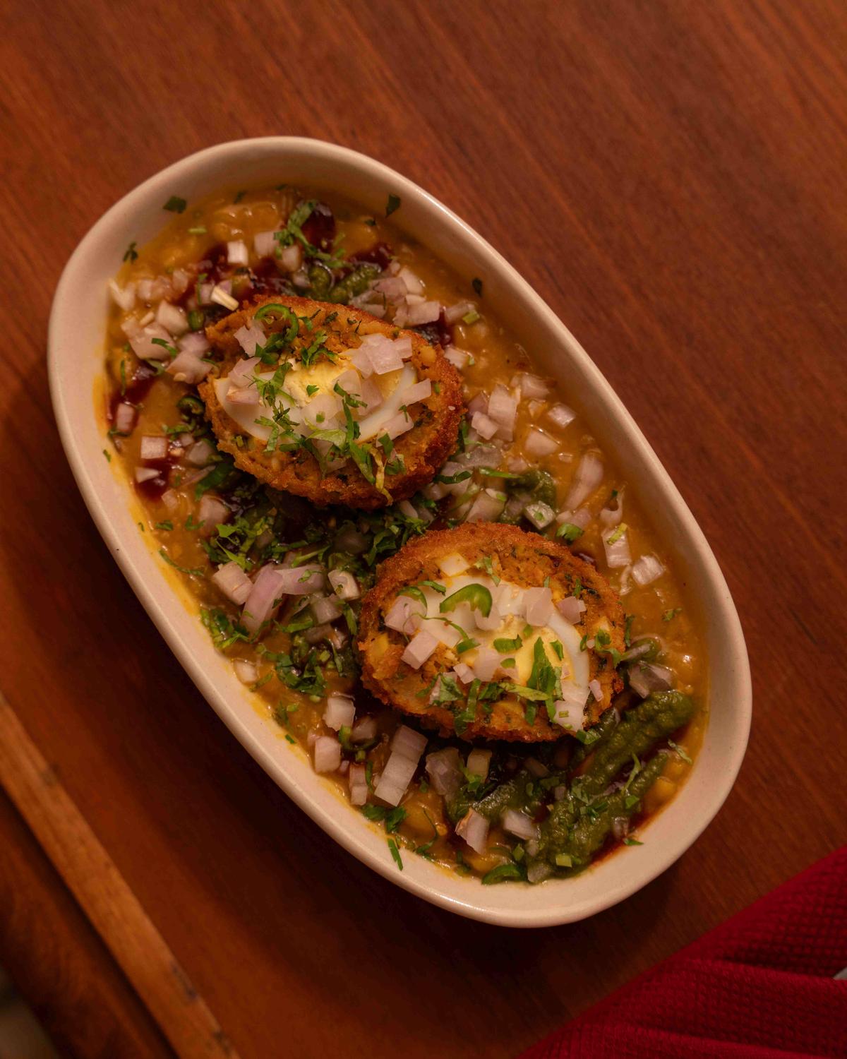 Dimer chop with ghugni Dimer chop with ghugni