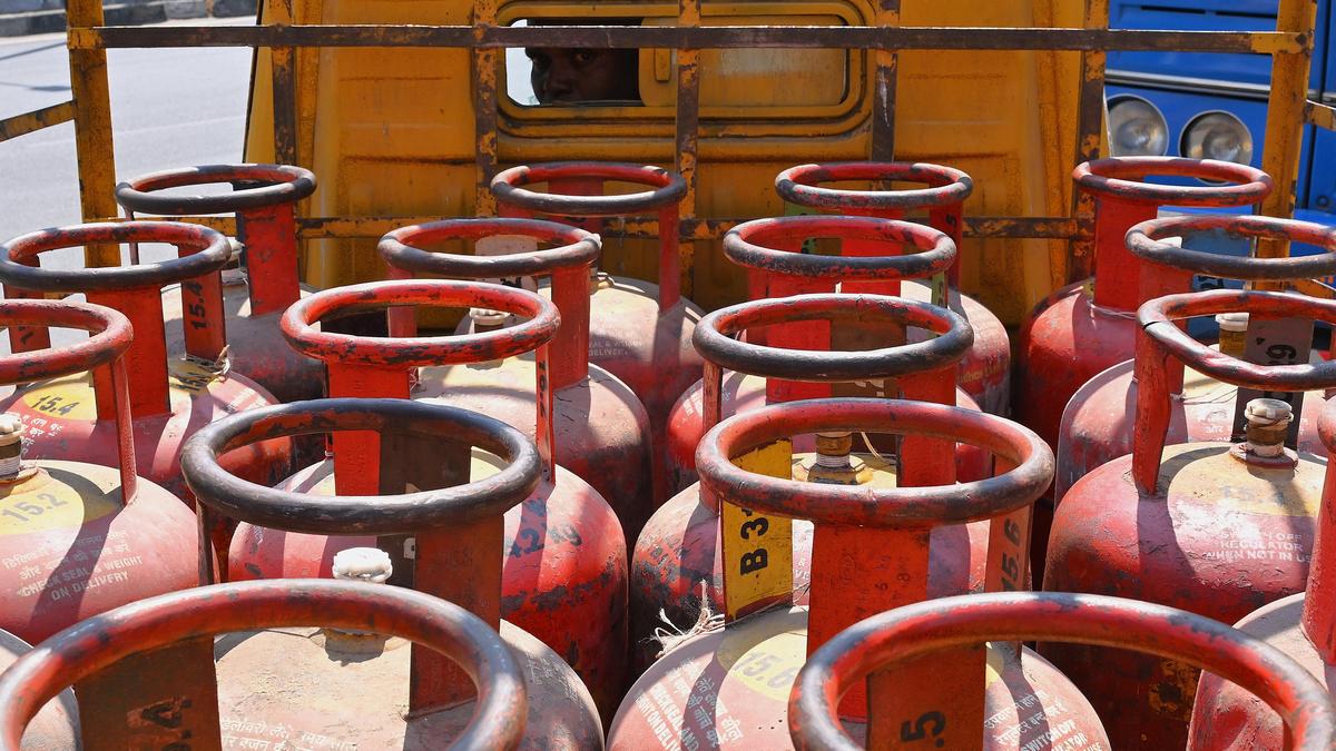 Chhattisgarh Govt cracks down on LPG cylinder hoarding, 97 FIRs registered