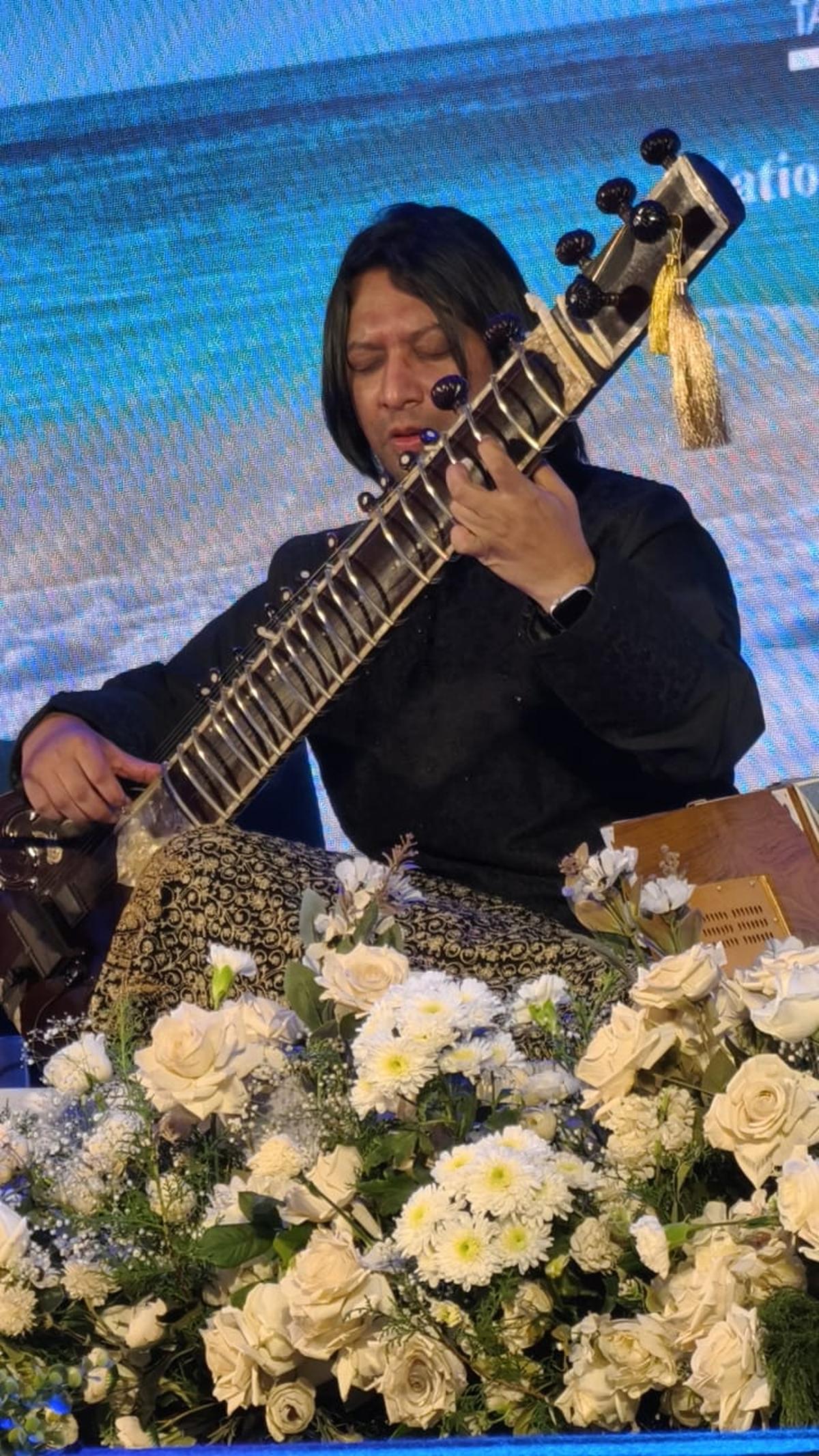 The festival gave ample space to Gen Next artistes. Shakir Khan, son of Ustad Shahid Parvez Khan, struck a chord with the audience 