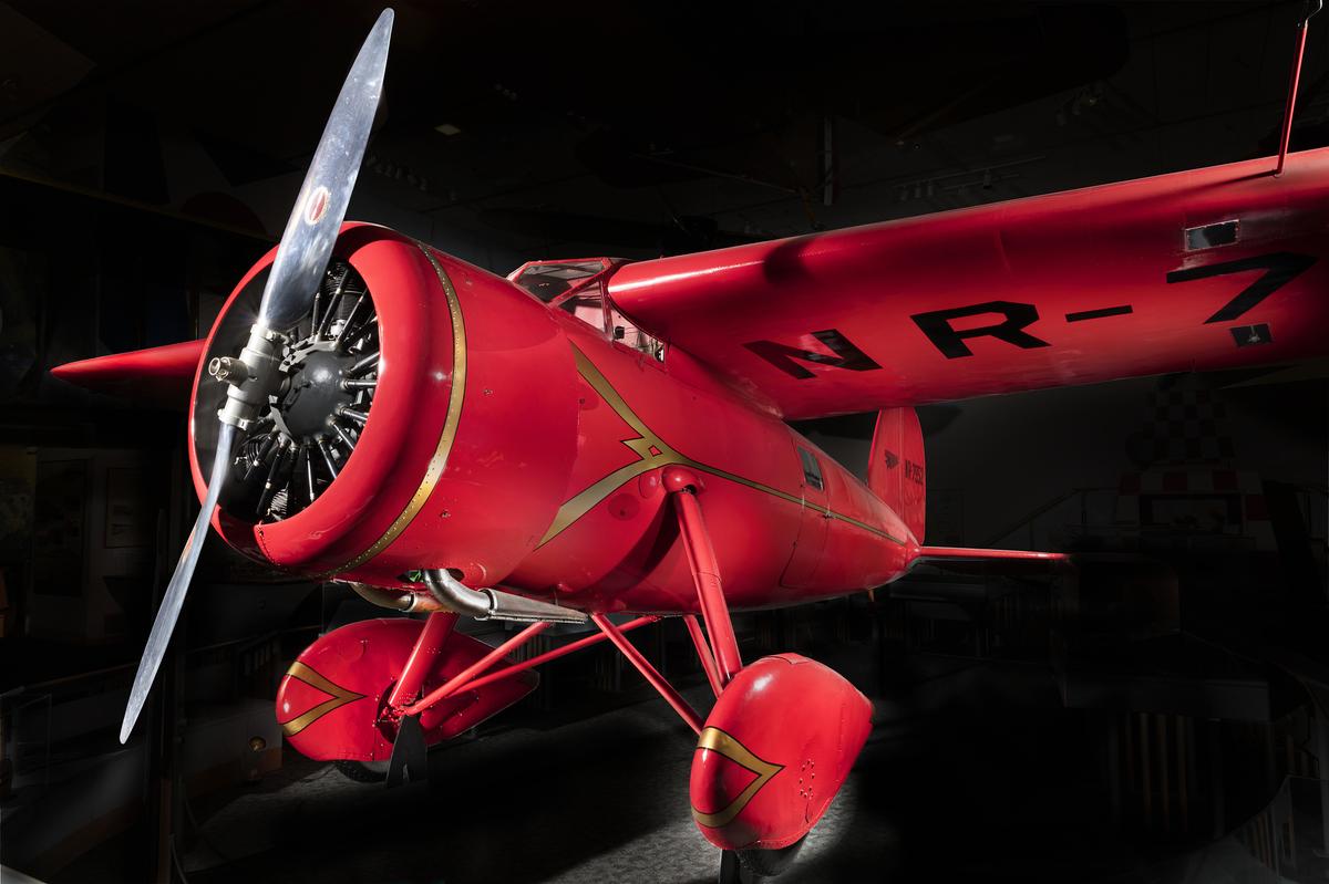 Lockheed Vega 5B de Amelia Earhart en el Museo Nacional de Aire y Espacio de la Institución Smithsonian. Lockheed Vega 5B de Amelia Earhart en el Museo Nacional de Aire y Espacio de la Institución Smithsonian.