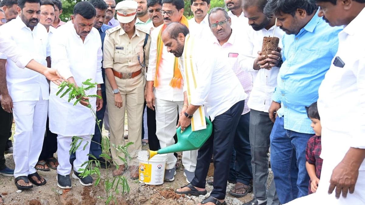 Health Minister launches ‘Ek Ped Maa ke Nam’ drive in Anantapur