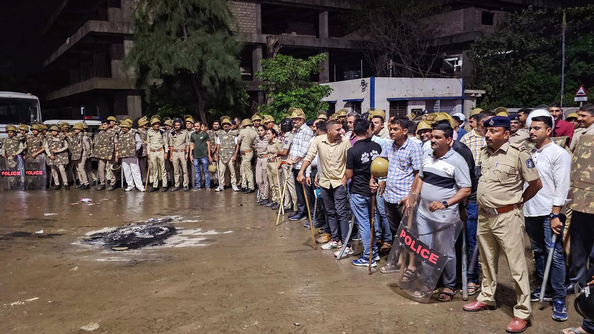 One dead, cop injured as mob hurls stones during anti-encroachment drive in Junagadh