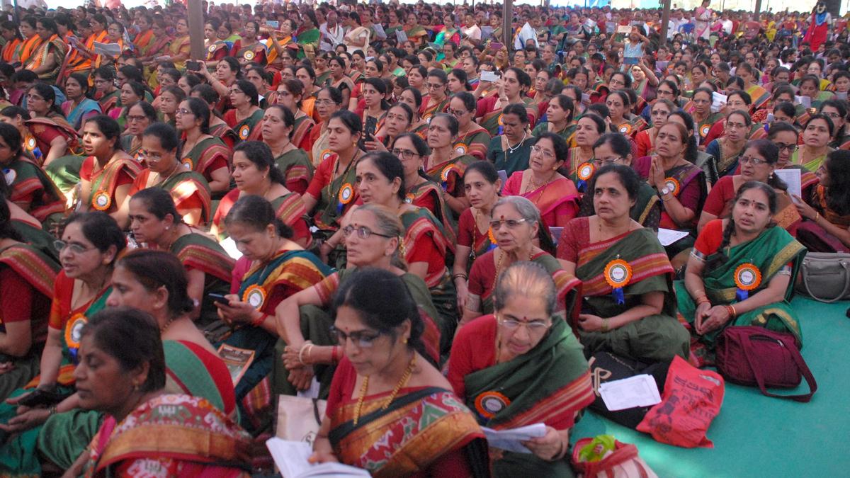 Hundreds recite excerpts from Bhagavad Gita in Shivamogga