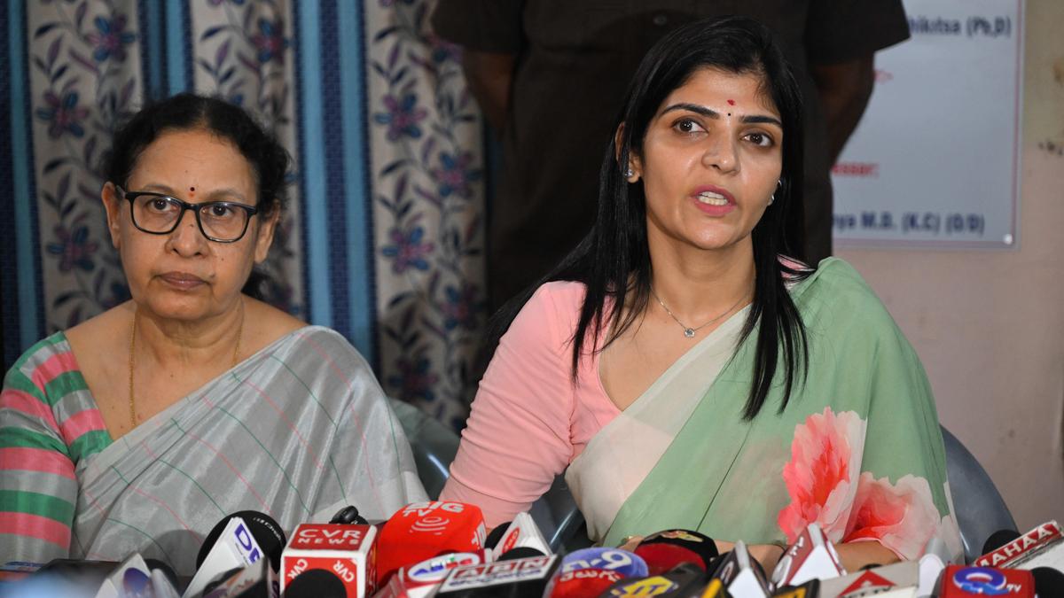 महिला पैनल प्रमुख ने आयुर्वेदिक कॉलेज में यौन उत्पीड़न की जांच में खामियां उजागर कीं