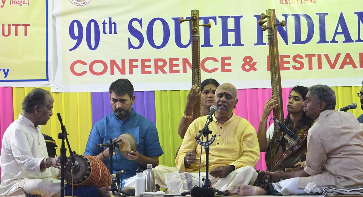 Vijay Siva performing at Indian Fine Arts Society in December 2022. He is accompanied by Trichy Sankaran, K.V. Gopalakrishnan and R.K. Shriram Kumar. 