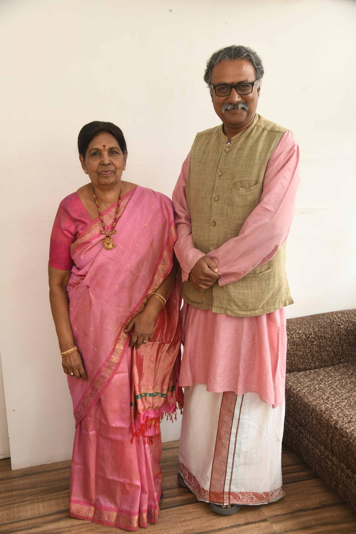 This is S.R. Leela’s second film collaboration with Suchedra, her first being the Sanskrit film Ekachakram This is S.R. Leela’s second film collaboration with Suchedra, her first being the Sanskrit film Ekachakram