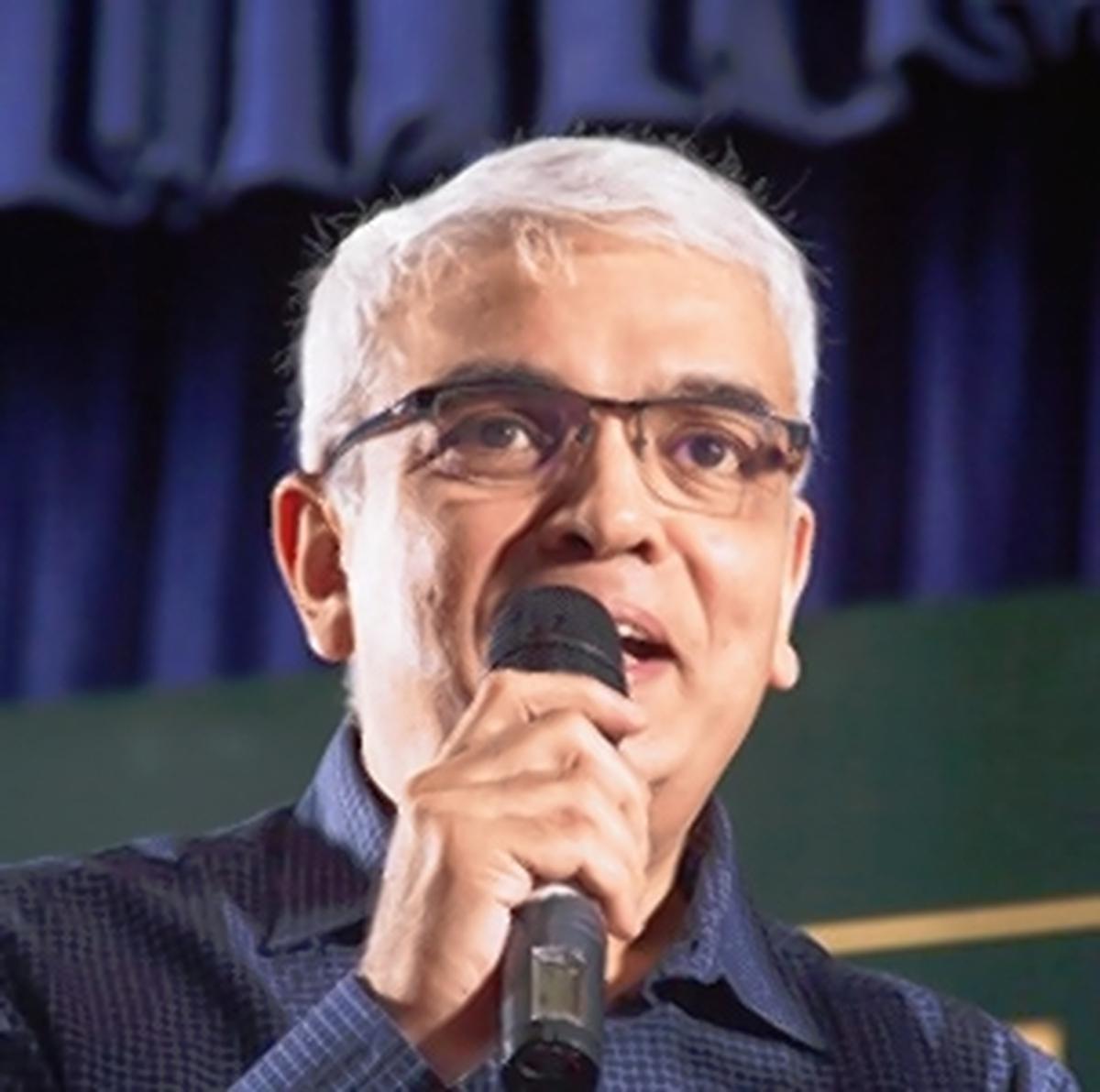 Quizmaster dr navin jayakumar Quizmaster dr navin jayakumar