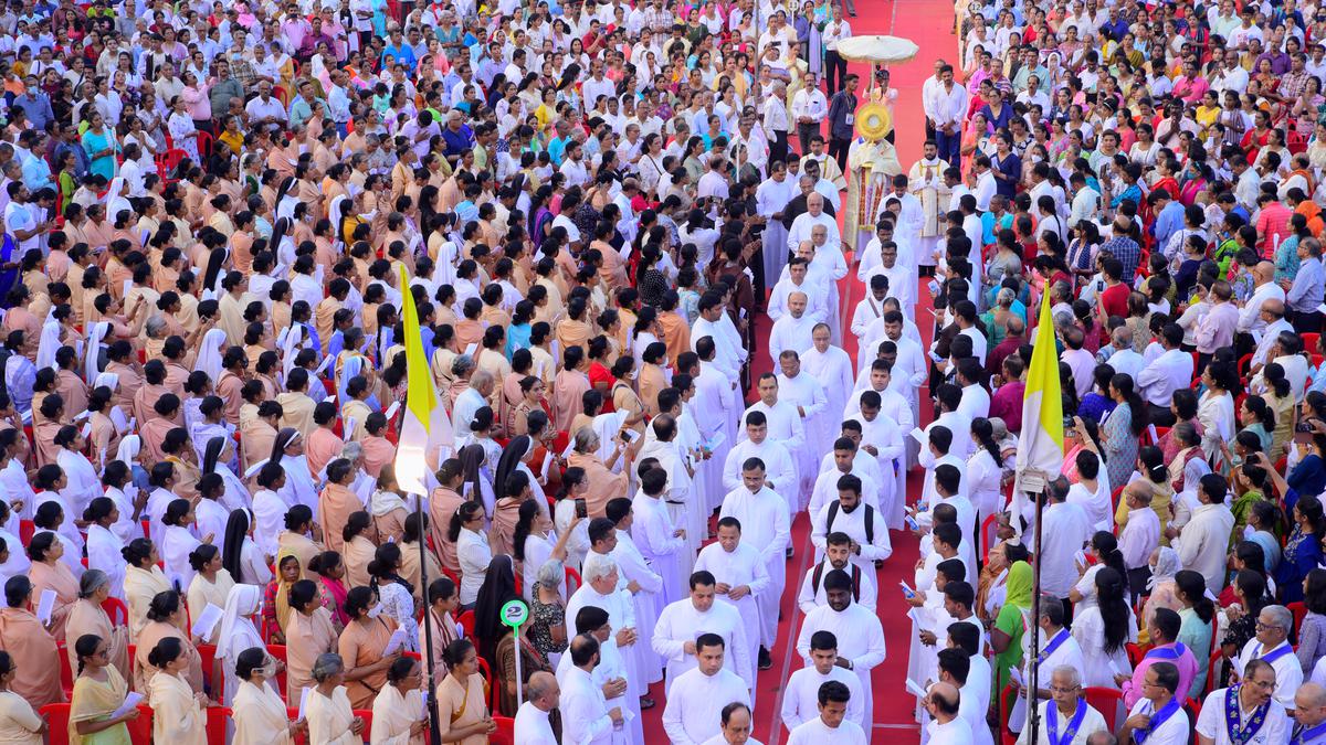 Catholics hold Solemn Eucharistic Procession in Mangaluru