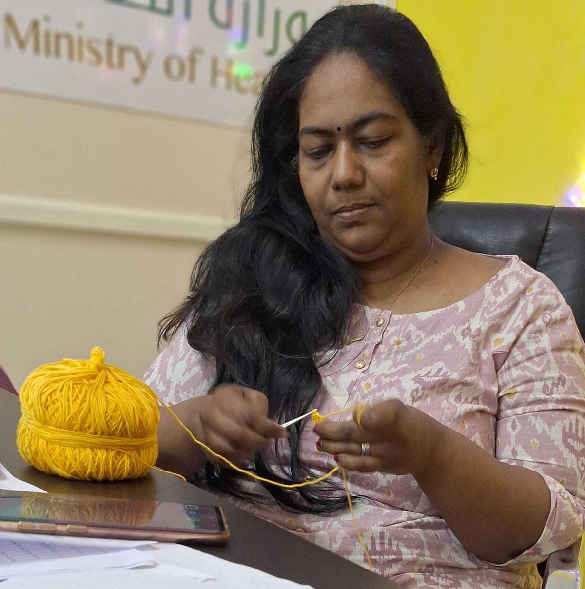 इन्फैंटा लियोन अपने क्रॉचिंग कार्य में।