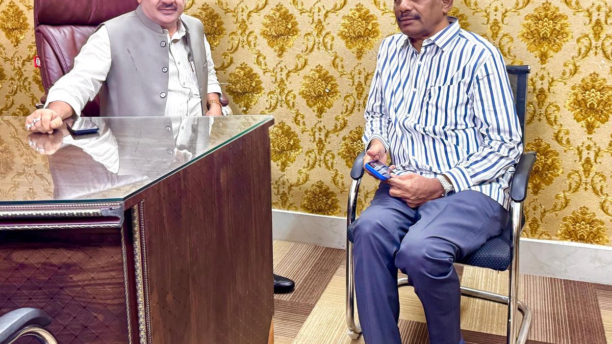 Meeting between Zameer Ahmed Khan and D.K. Suresh raises eyebrows