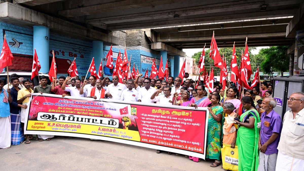 Farmers stage demonstration in Dindigul