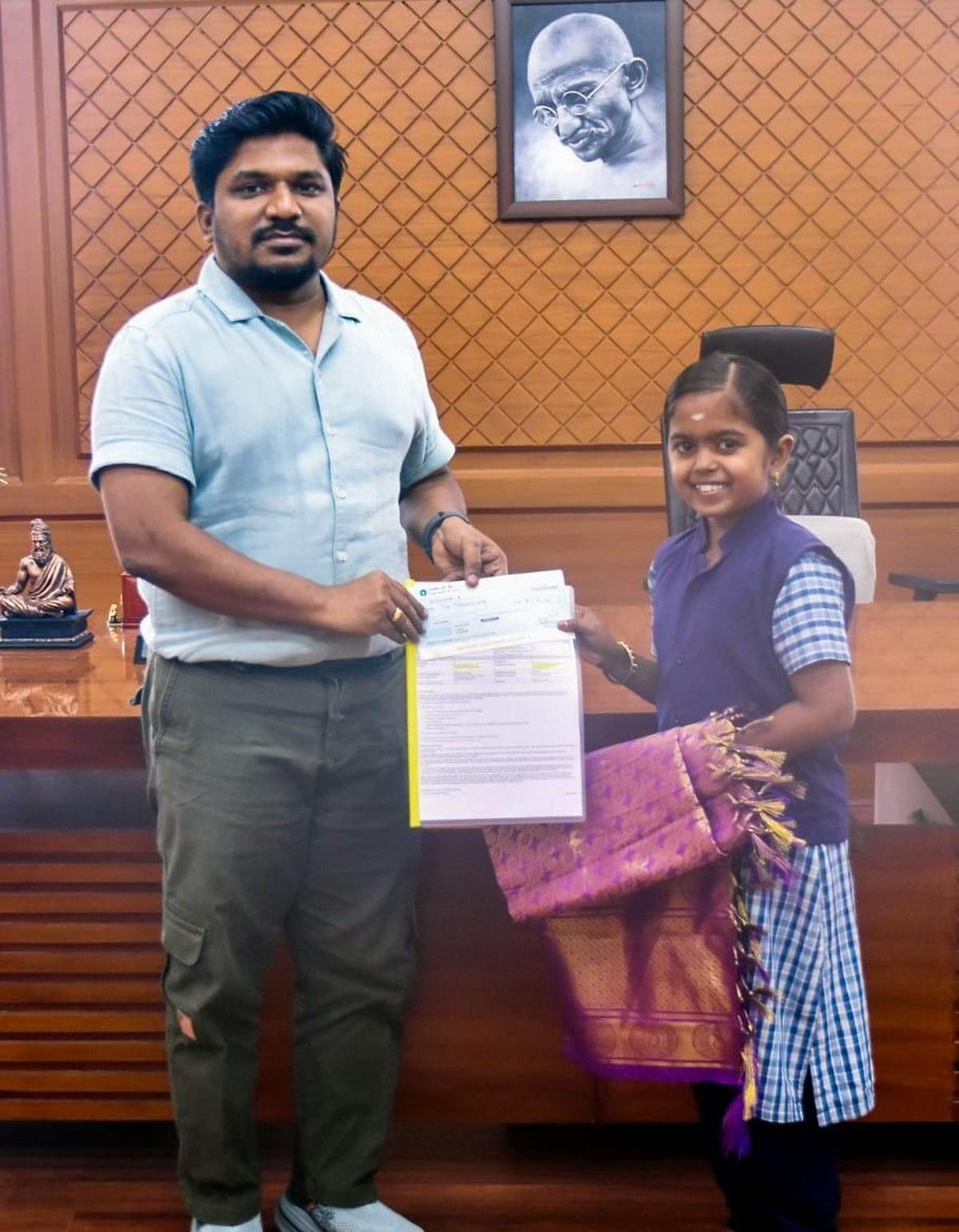 Beating all odds, girl from T.N. government school gets into IIT Bombay - The Hindu