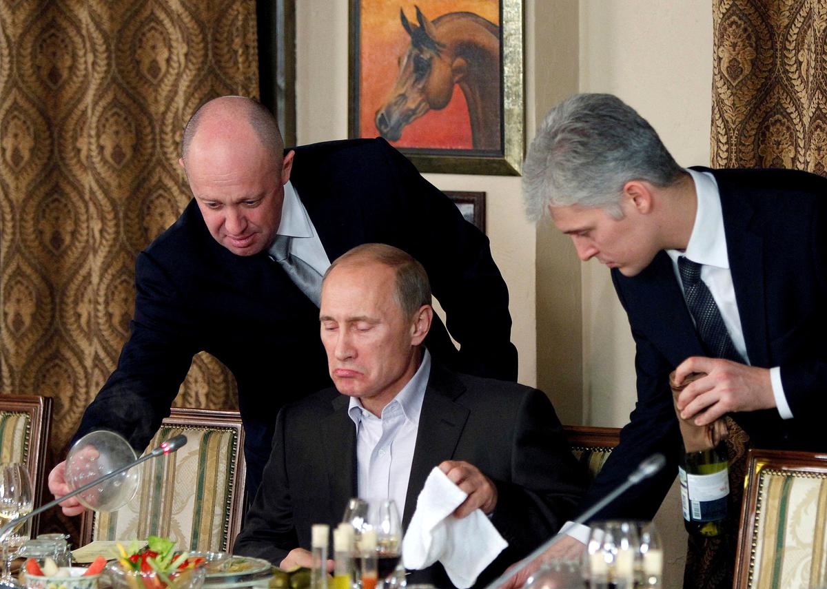 Evgeny Prigozhin (L) assists Russian Prime Minister Vladimir Putin during a dinner with foreign scholars and journalists at the restaurant Cheval Blanc on the premises of an equestrian complex outside Moscow November 11, 2011. Image for representational purposes only.