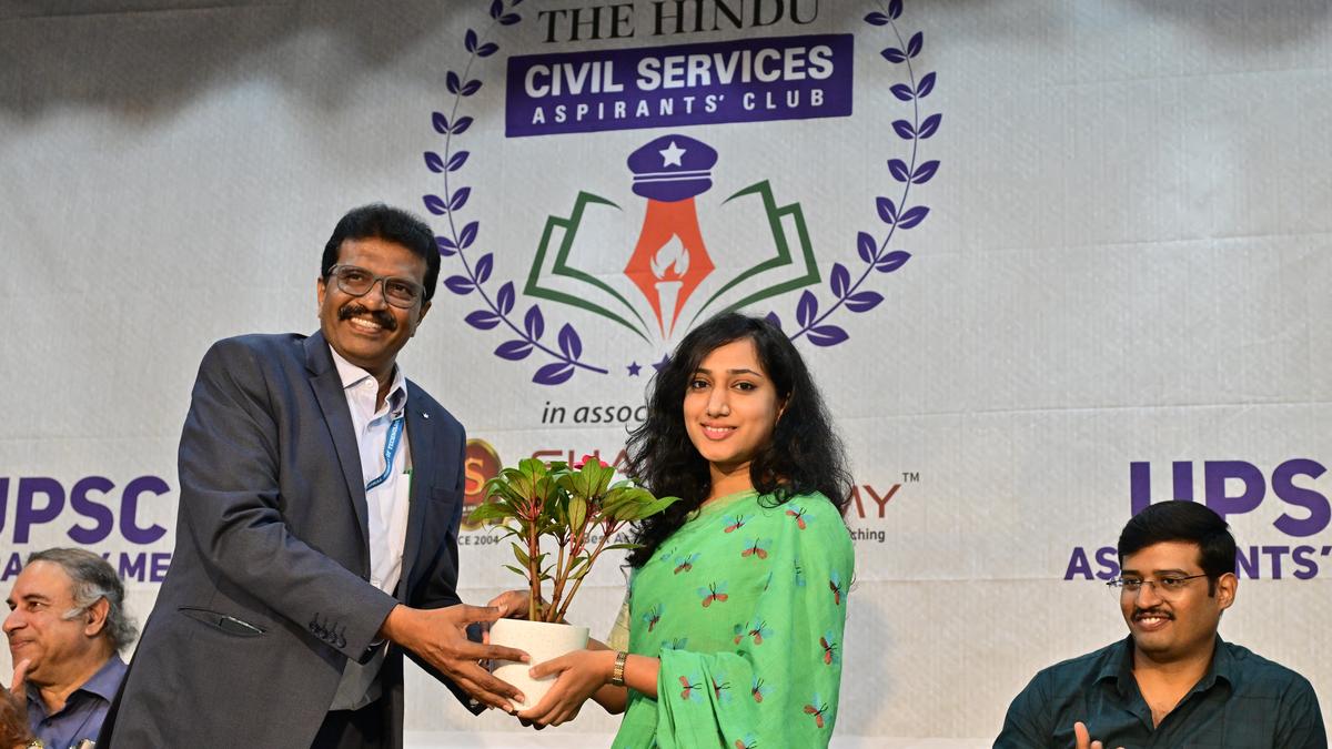 Cultivate reading and timemanagement skills, IRS officer tells