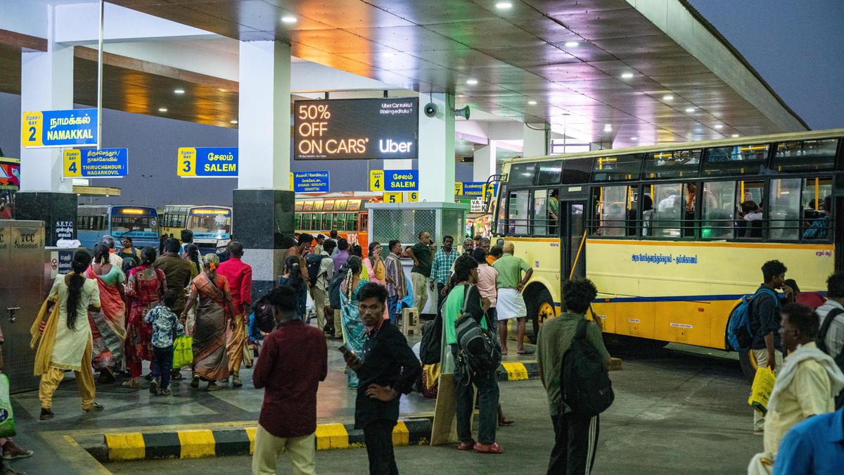 Huge crowd throngs Panjapur bus stand and Tiruchi Railway Junction