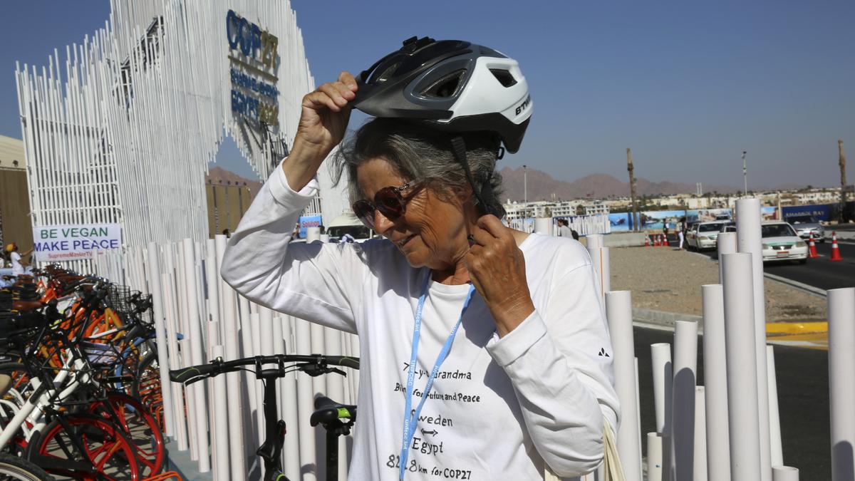 Swedish cyclist pedals to Egypt to raise climate awareness