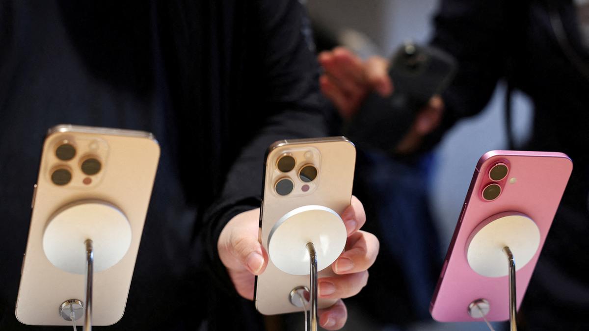 Apple’s top AI executive Ruoming Pang leaves for Meta: Report