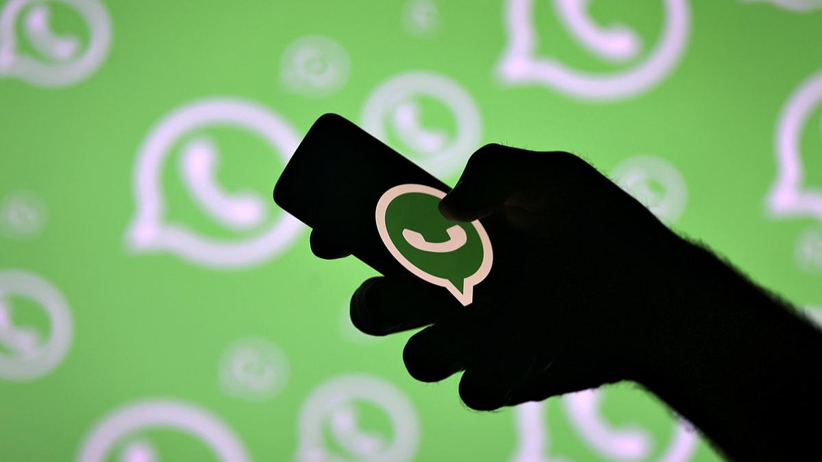 How to temporarily disappear from WhatsApp without deleting it