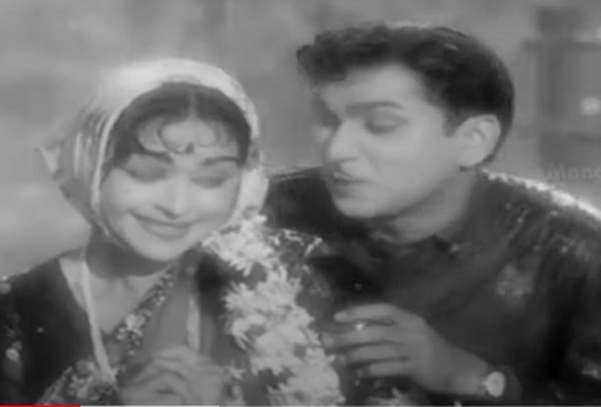 ANR and B. Saroja Devi in ​​the song 'Chitapata Chinukulu Padutoovunte' from Athma Balam. 