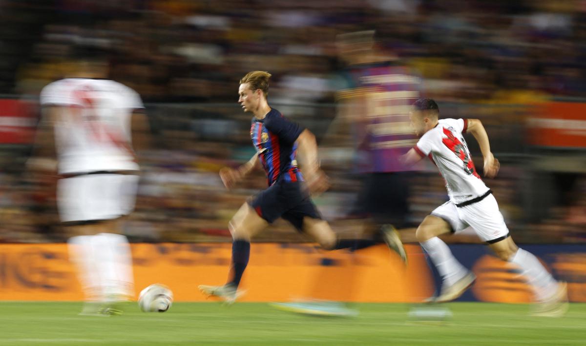 FC Barcelona midfielder Frenkie de Jong in action against Rayo Vallecano. Barcelona tried desperately to convince de Jong to take a pay cut or leave the club in the summer, but he stayed