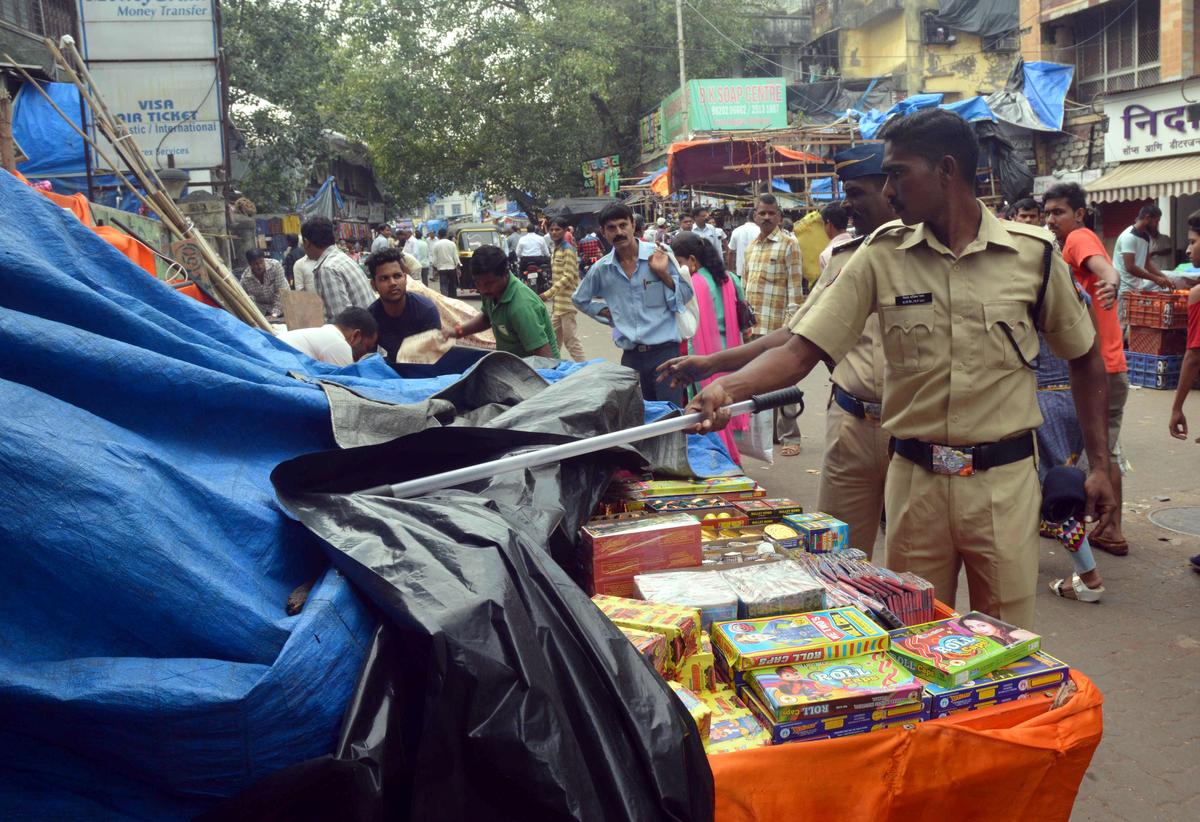 Street Vendors Act 2014: Bombay High Court pulls up Maharashtra government  and BMC for Inaction - The Hindu