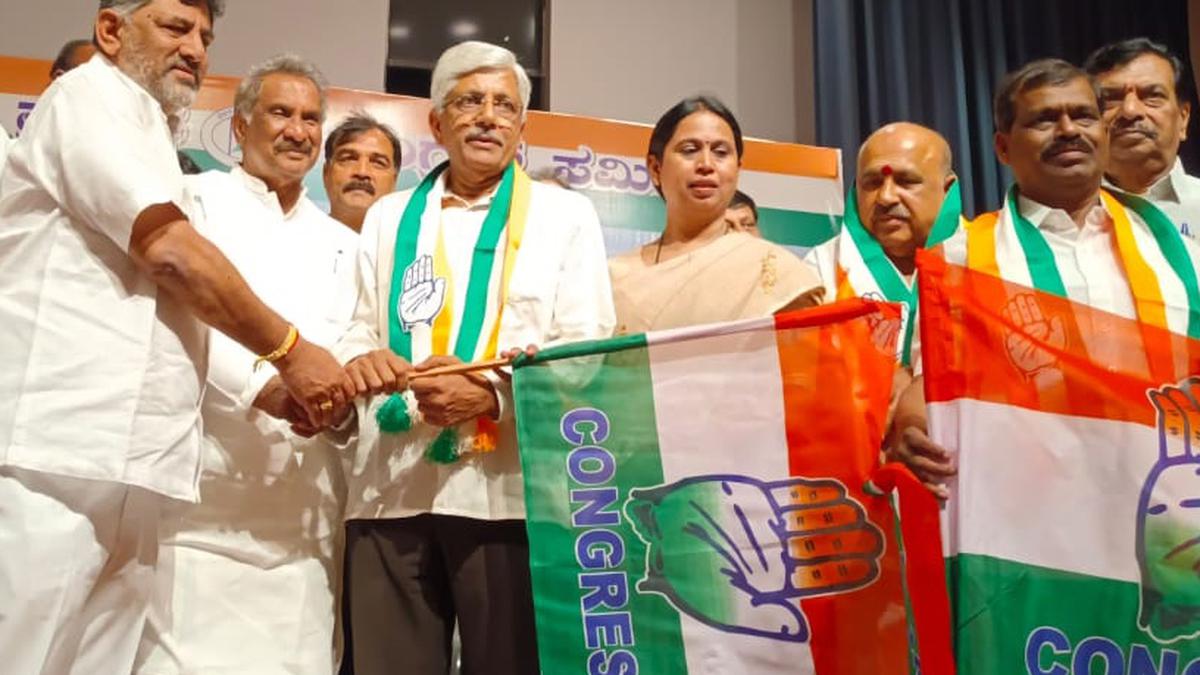 Jayaprakash Hegde, two former MLAs join Congress