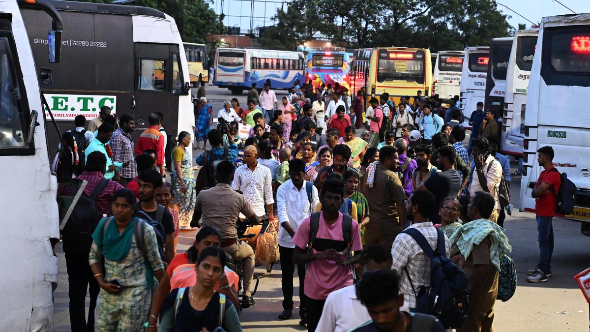 Hundreds of people throng bus stands on last day of festival holidays