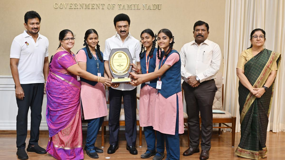 Stalin distributes prizes to winners of Republic Day programmes