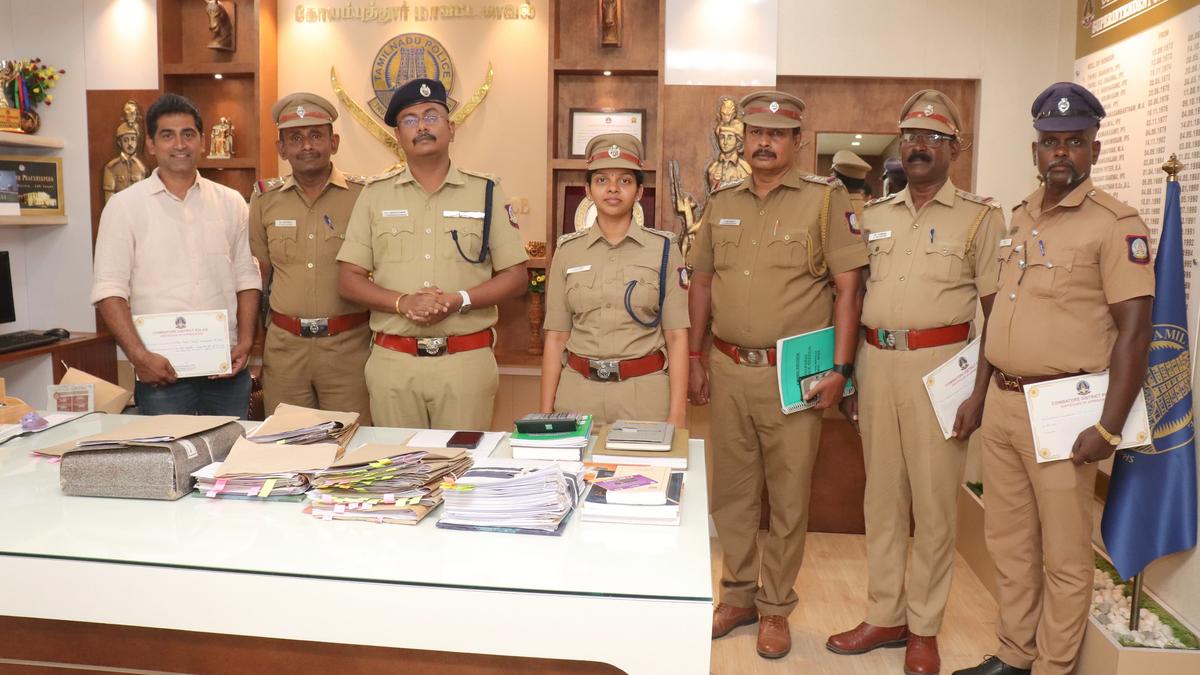 Policeman, The Hindu journalist felicitated for saving estate worker