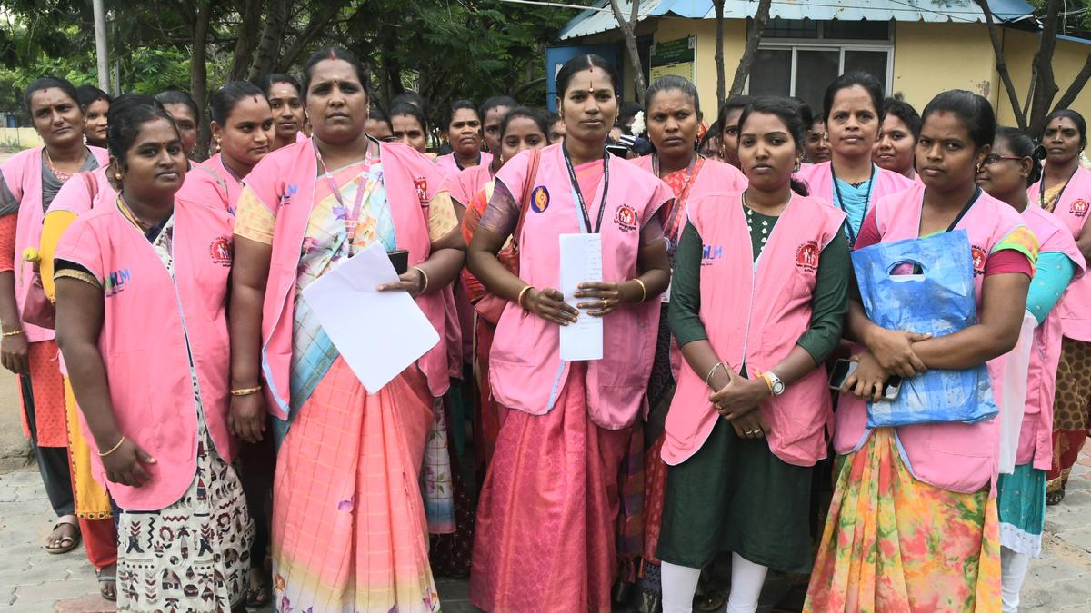‘Makkalai Thedi Maruththuvam’ women volunteers seek regularisation of service