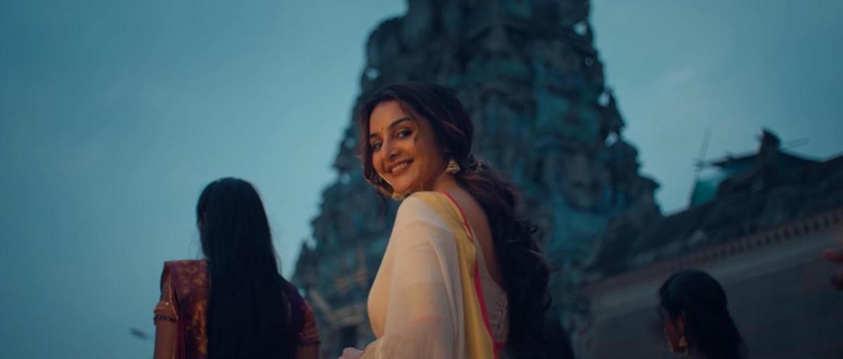 Manju Warrier in the music video 'Elelam kili' by Sithara Krishnakumar's band, Project Malabaricus