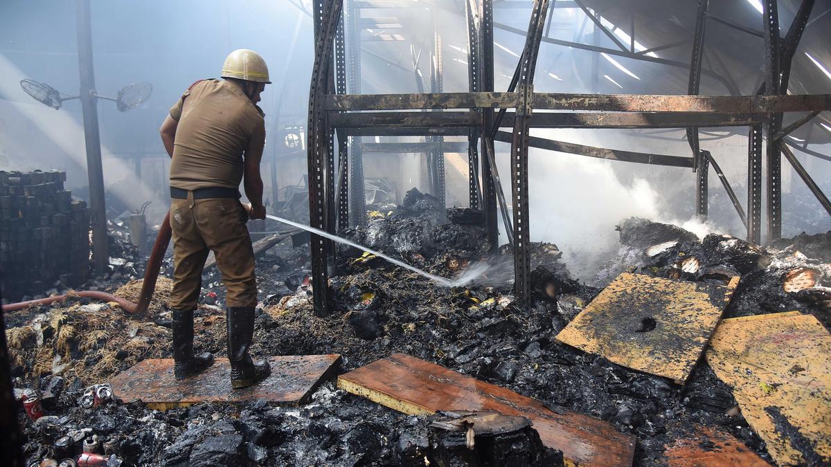 Anandapur&nbsp;warehouse fire&nbsp;puts spotlight&nbsp;on illegal construction on East Kolkata Wetlands