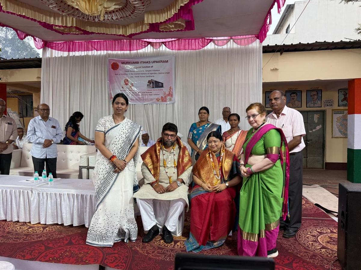 Minister Laxmi Hebbalkar felicitates Kumar Gandharva’s daughter Vidushi Kalapini Komkali, and his grandson Bhuvanesh Komkali, both singers, in Sulebhavi village in Belagavi district on March 31, 2025. 