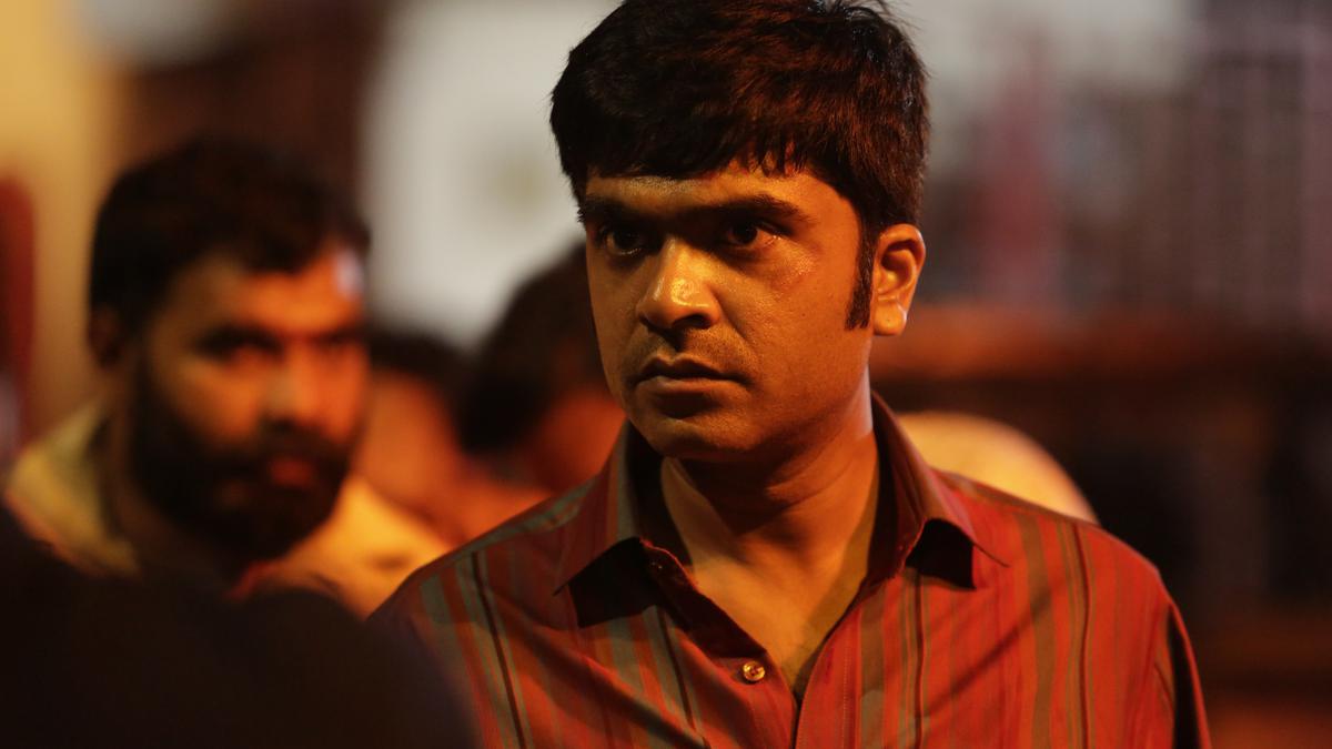 ‘Vendhu Thanindhathu Kaadu’ movie review: Simbu and Gautham Menon are superb in this very ordinary gangster drama