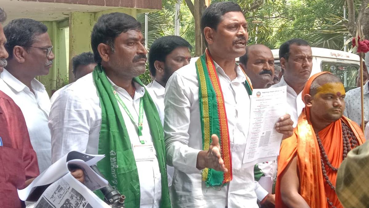 Andhra Pradesh: Revenue offiicals not taking action on grabbing of tank lands in Vizianagaram district, alleges samithi