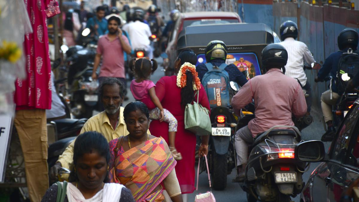 Metro Rail’s phase II construction eats up footpaths, irks commuters