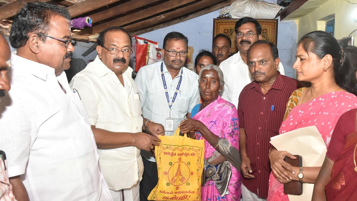 Distribution of ration goods at doorsteps begins in Dindigul district