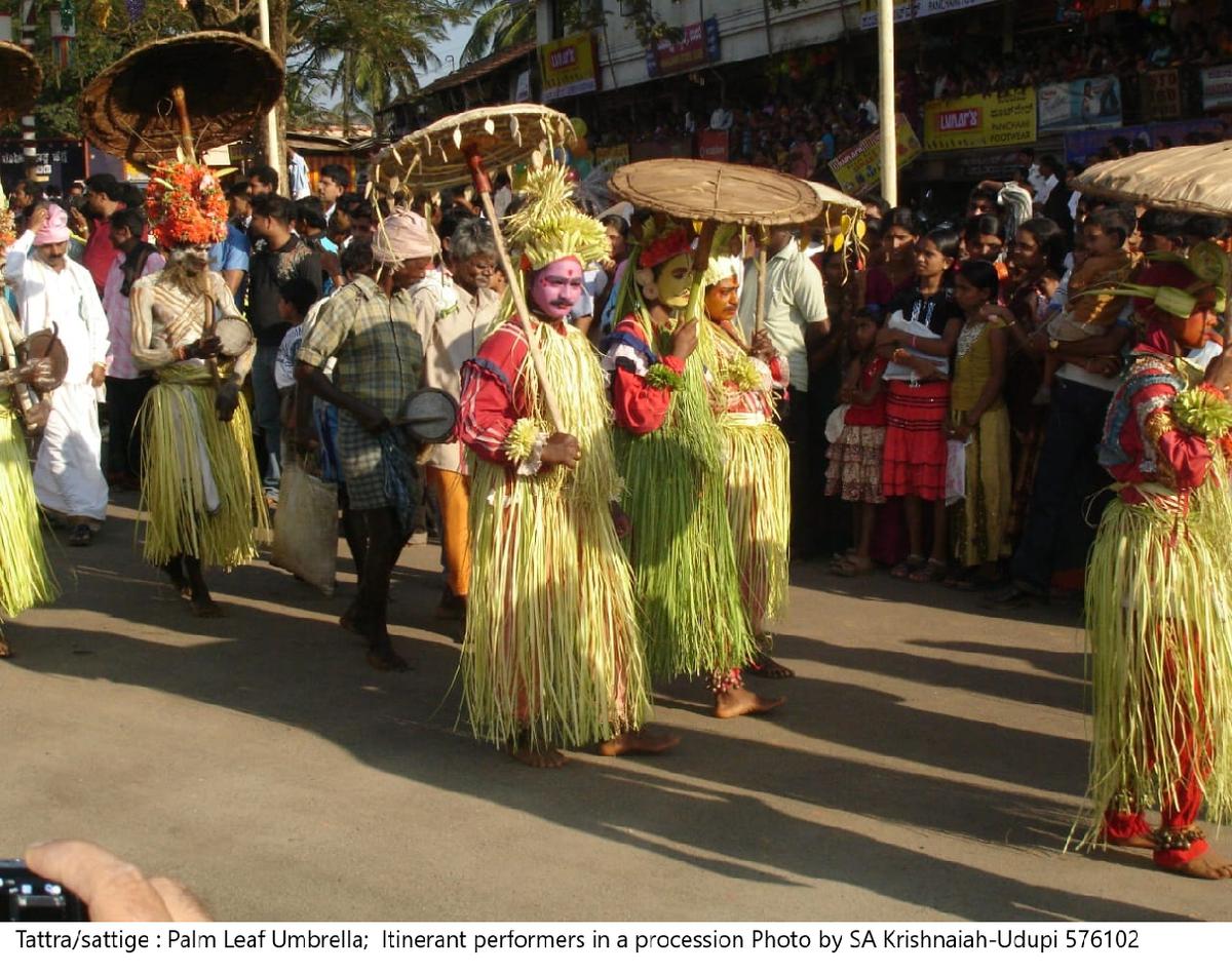 Olakkuda Ezhunnallath, un festival de parapluies en feuilles de palmier, vise à réinventer le produit