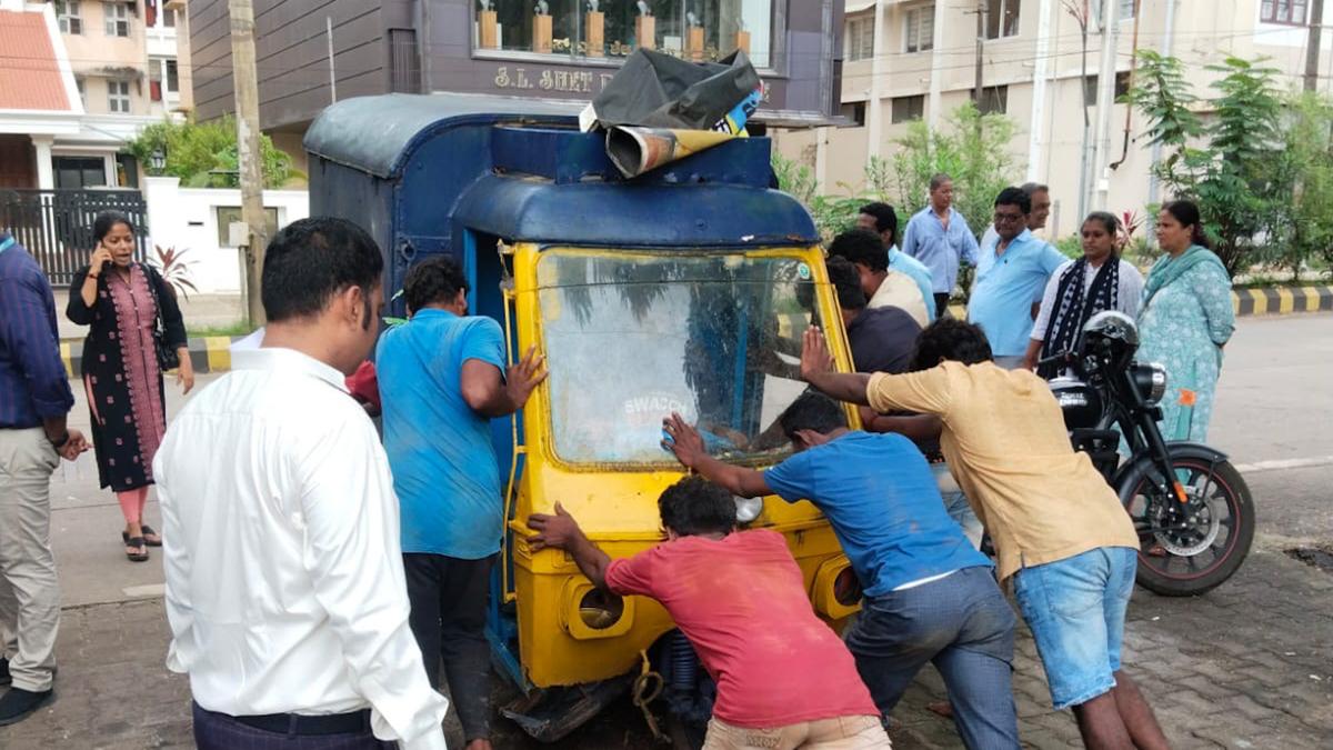 Mangaluru City Corporation re-launches drive evicting street vendors