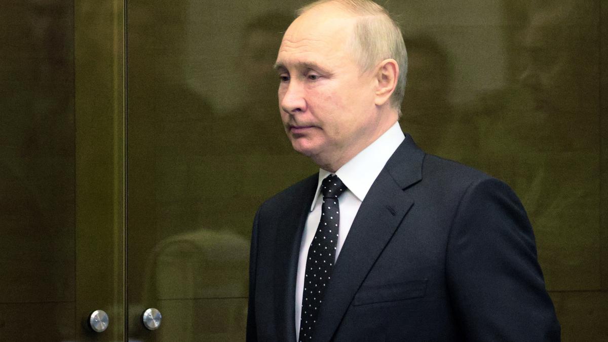Vladimir Putin heads for Belarus amid fears of new assault on Ukraine