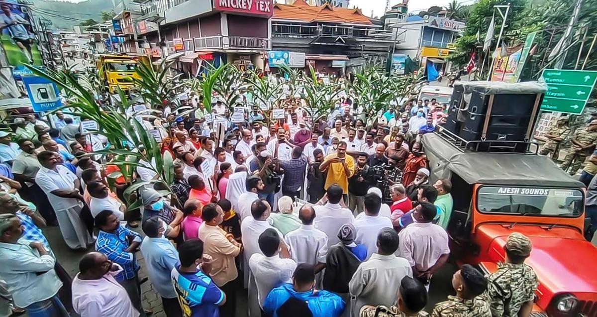 The Idukki Land Freedom Movement stages a road blockade at Kumily in Idukki demanding a zero buffer zone. Photo: Special Arrangement