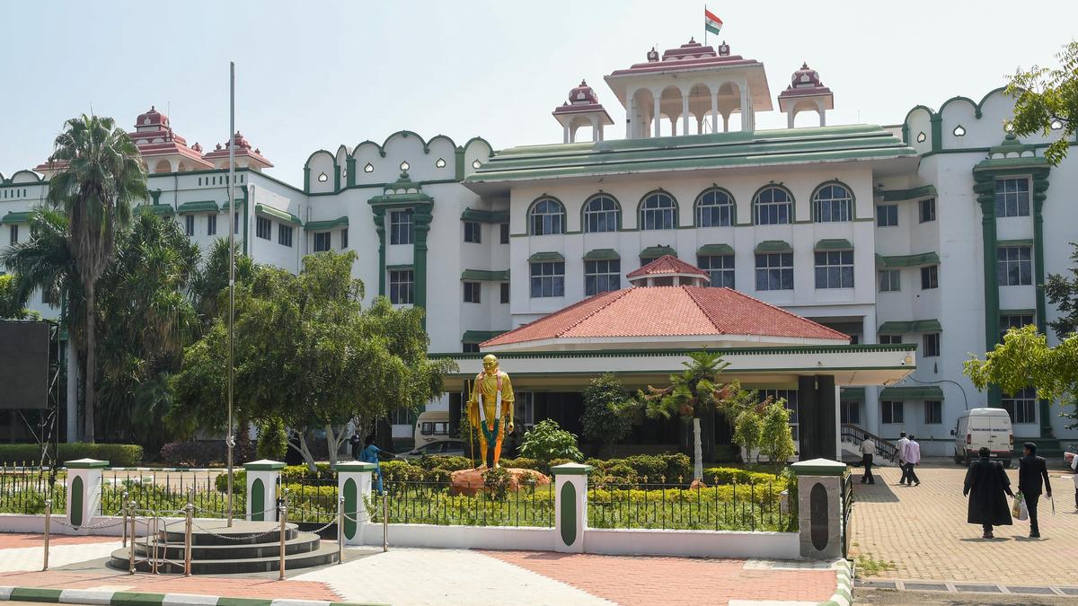 Police constable ends life at Madurai Bench of Madras High Court